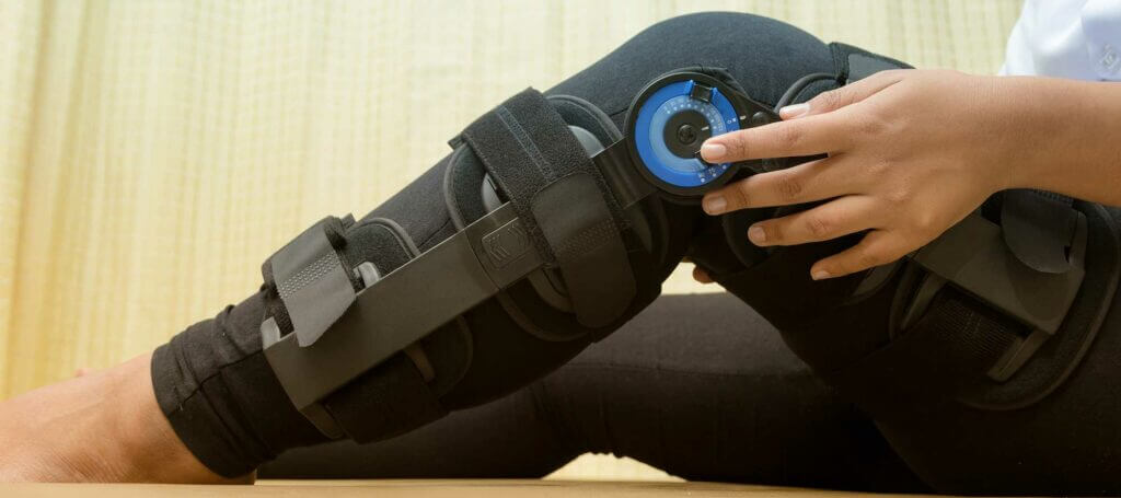 Custom Knee Arthritis Braces Toronto, ON - PhysioPlus Health Group