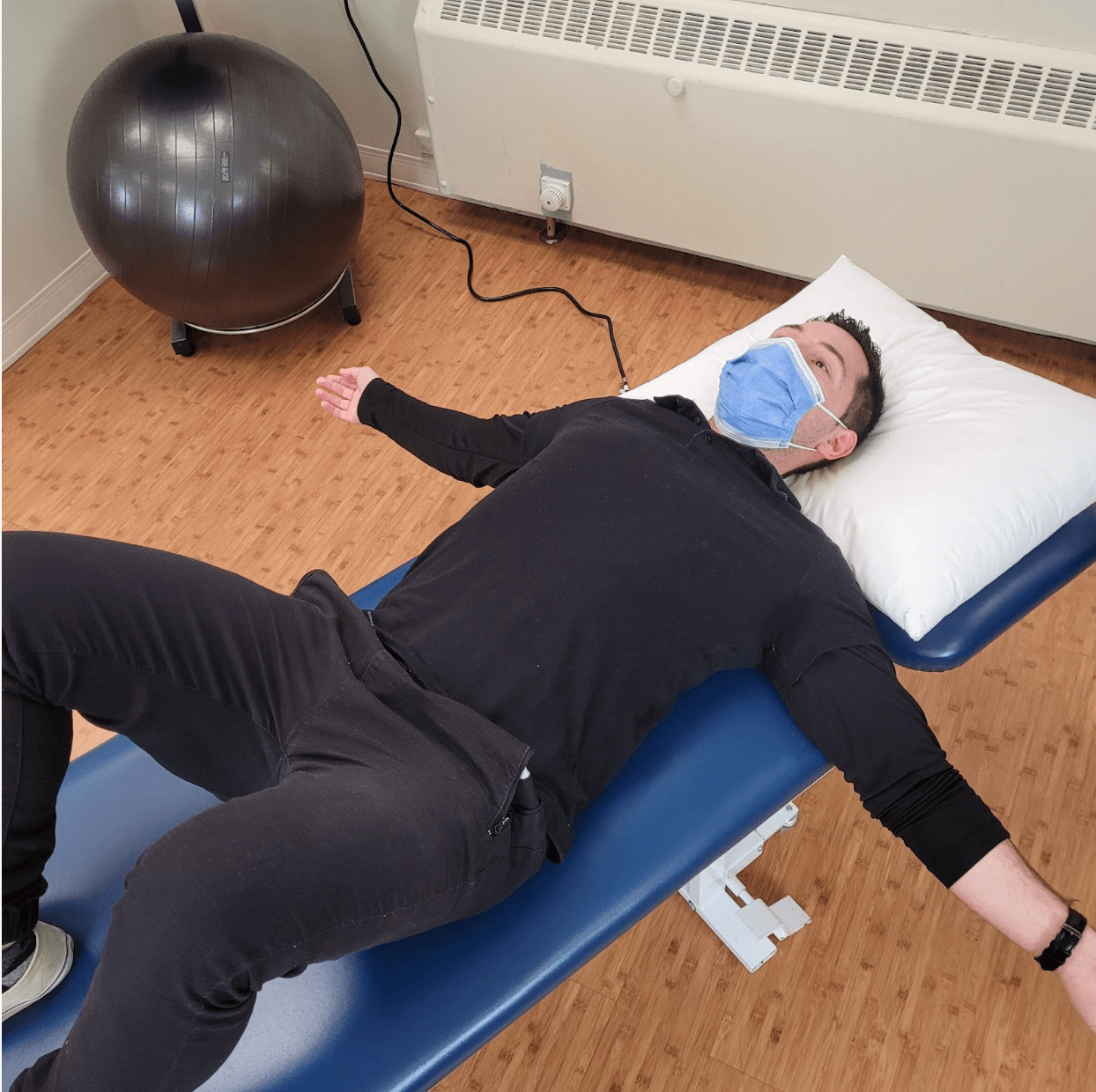 <strong>Four Stretches All Desk Workers MUST Try!</strong>