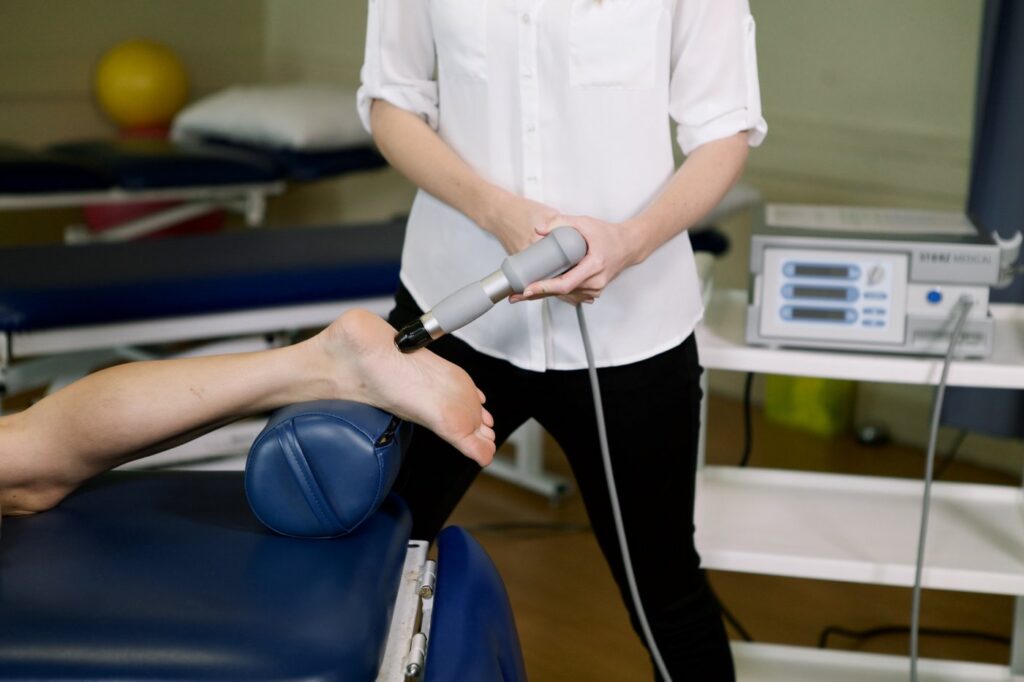Physiotherapist doing shockwave therapy